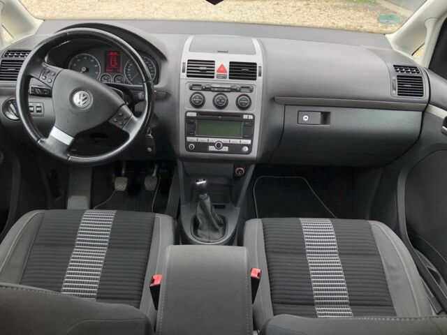 Сірий Фольксваген Туран, об'ємом двигуна 1.4 л та пробігом 240 тис. км за 5900 $, фото 3 на Automoto.ua