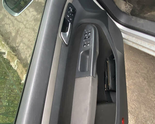 Серый Фольксваген Туран, объемом двигателя 1.98 л и пробегом 303 тыс. км за 7800 $, фото 10 на Automoto.ua