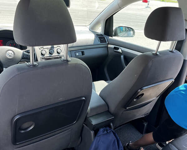 Серый Фольксваген Туран, объемом двигателя 2 л и пробегом 226 тыс. км за 10750 $, фото 11 на Automoto.ua