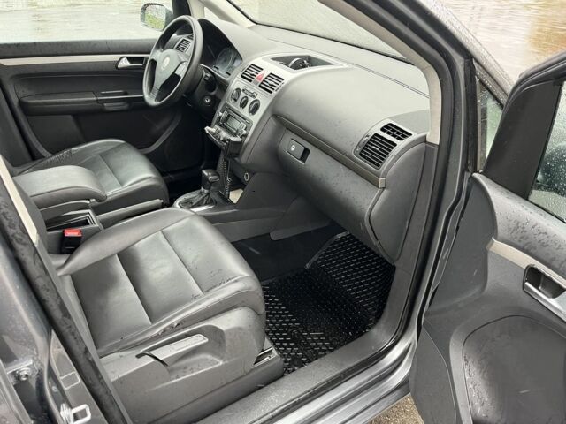 Серый Фольксваген Туран, объемом двигателя 1.9 л и пробегом 258 тыс. км за 3963 $, фото 5 на Automoto.ua