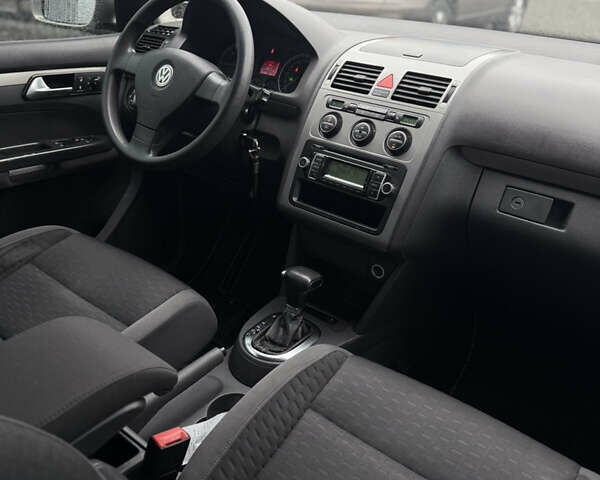 Сірий Фольксваген Туран, об'ємом двигуна 1.97 л та пробігом 328 тис. км за 7500 $, фото 8 на Automoto.ua