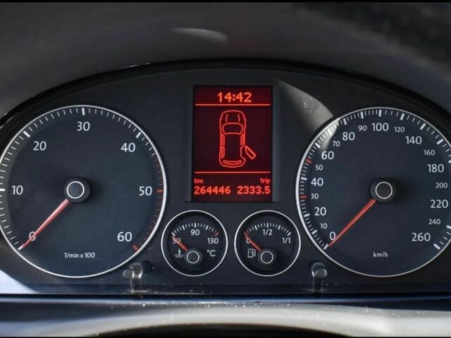 Сірий Фольксваген Туран, об'ємом двигуна 2 л та пробігом 264 тис. км за 5000 $, фото 17 на Automoto.ua