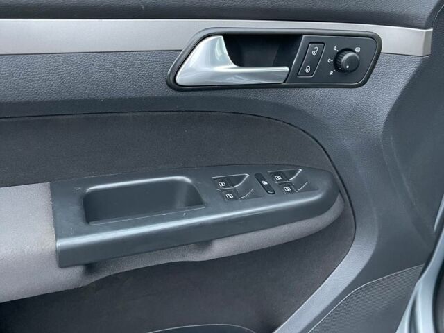 Серый Фольксваген Туран, объемом двигателя 1.9 л и пробегом 237 тыс. км за 6700 $, фото 11 на Automoto.ua