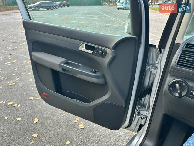 Сірий Фольксваген Туран, об'ємом двигуна 1.6 л та пробігом 196 тис. км за 8199 $, фото 59 на Automoto.ua