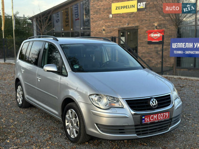 Серый Фольксваген Туран, объемом двигателя 1.6 л и пробегом 236 тыс. км за 8200 $, фото 2 на Automoto.ua