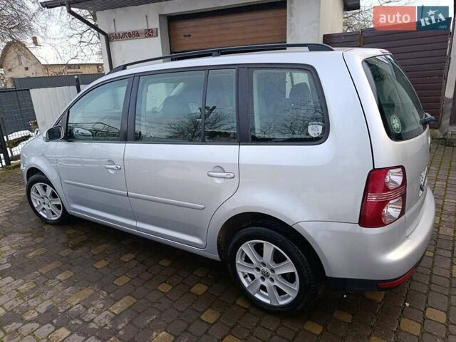 Серый Фольксваген Туран, объемом двигателя 1.6 л и пробегом 264 тыс. км за 8400 $, фото 2 на Automoto.ua