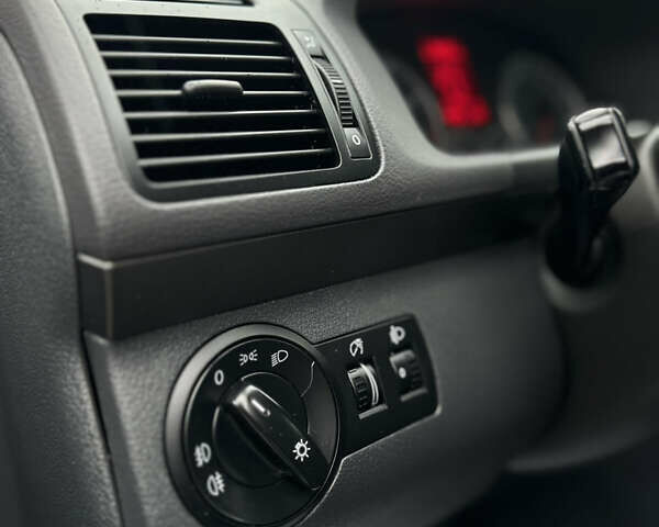 Серый Фольксваген Туран, объемом двигателя 1.4 л и пробегом 240 тыс. км за 6800 $, фото 7 на Automoto.ua