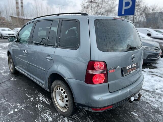 Серый Фольксваген Туран, объемом двигателя 1.9 л и пробегом 237 тыс. км за 6700 $, фото 3 на Automoto.ua