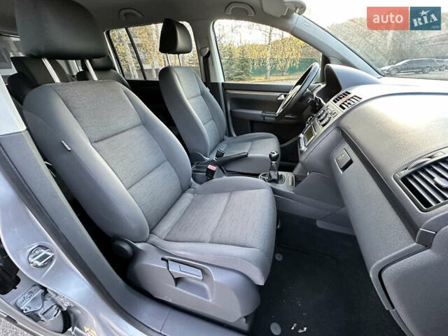 Сірий Фольксваген Туран, об'ємом двигуна 1.6 л та пробігом 196 тис. км за 8199 $, фото 70 на Automoto.ua