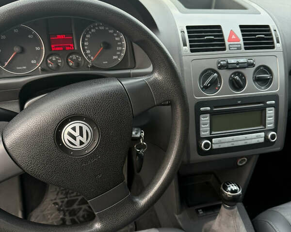 Серый Фольксваген Туран, объемом двигателя 1.9 л и пробегом 344 тыс. км за 6500 $, фото 8 на Automoto.ua