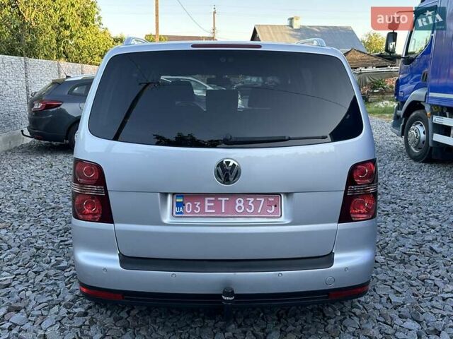 Серый Фольксваген Туран, объемом двигателя 1.4 л и пробегом 142 тыс. км за 8650 $, фото 2 на Automoto.ua