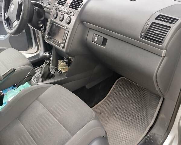 Серый Фольксваген Туран, объемом двигателя 2 л и пробегом 258 тыс. км за 8300 $, фото 10 на Automoto.ua