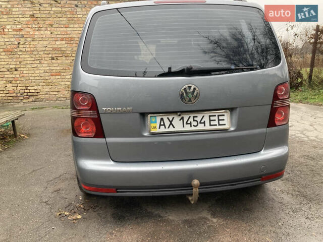 Серый Фольксваген Туран, объемом двигателя 1.6 л и пробегом 377 тыс. км за 6900 $, фото 2 на Automoto.ua