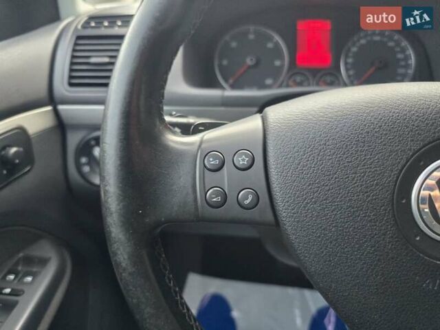 Серый Фольксваген Туран, объемом двигателя 2 л и пробегом 237 тыс. км за 9699 $, фото 50 на Automoto.ua