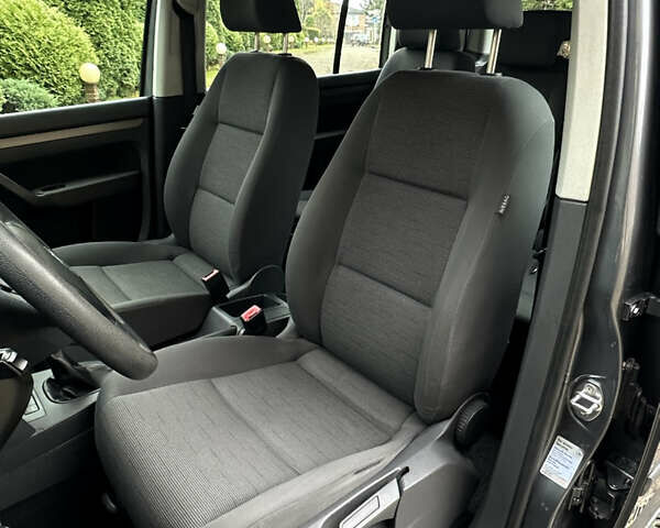 Серый Фольксваген Туран, объемом двигателя 1.6 л и пробегом 210 тыс. км за 7350 $, фото 25 на Automoto.ua