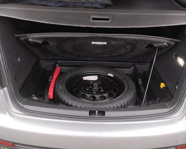 Сірий Фольксваген Туран, об'ємом двигуна 1.9 л та пробігом 257 тис. км за 8600 $, фото 8 на Automoto.ua