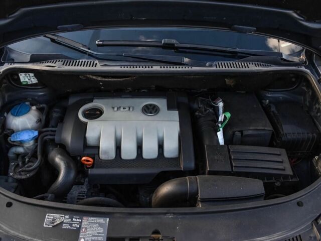 Сірий Фольксваген Туран, об'ємом двигуна 2 л та пробігом 264 тис. км за 5000 $, фото 22 на Automoto.ua