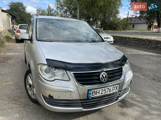 Серый Фольксваген Туран, объемом двигателя 1.97 л и пробегом 350 тыс. км за 6150 $, фото 1 на Automoto.ua