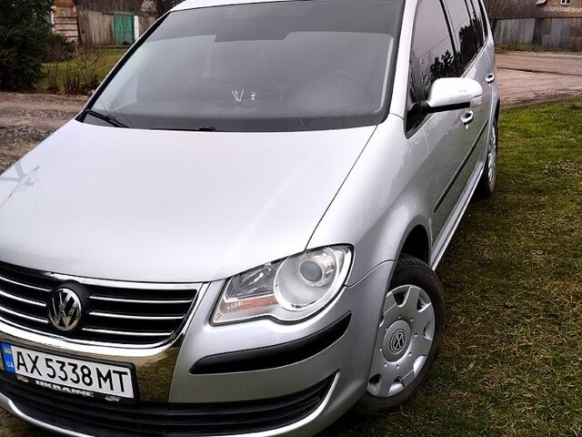 Сірий Фольксваген Туран, об'ємом двигуна 1.9 л та пробігом 257 тис. км за 8600 $, фото 1 на Automoto.ua