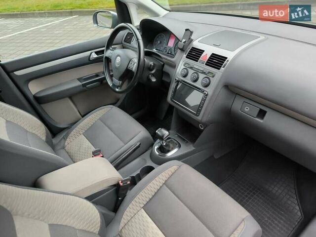 Серый Фольксваген Туран, объемом двигателя 1.4 л и пробегом 182 тыс. км за 7850 $, фото 36 на Automoto.ua