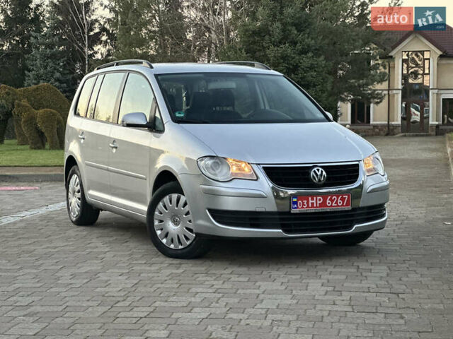 Серый Фольксваген Туран, объемом двигателя 1.6 л и пробегом 210 тыс. км за 7350 $, фото 7 на Automoto.ua