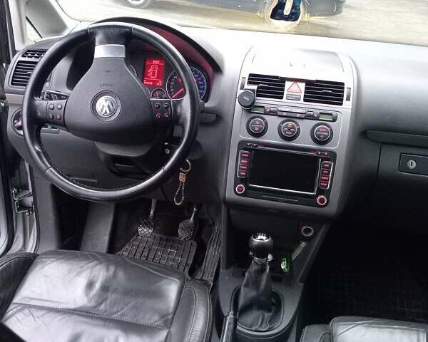 Сірий Фольксваген Туран, об'ємом двигуна 1.4 л та пробігом 255 тис. км за 7200 $, фото 6 на Automoto.ua