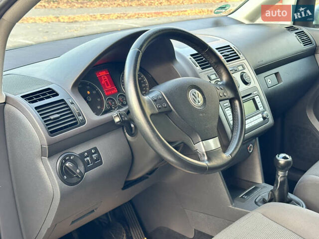 Сірий Фольксваген Туран, об'ємом двигуна 1.6 л та пробігом 196 тис. км за 8199 $, фото 49 на Automoto.ua
