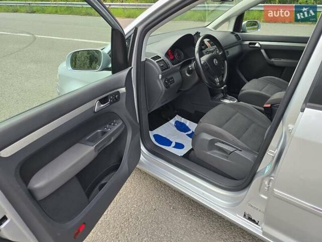 Серый Фольксваген Туран, объемом двигателя 2 л и пробегом 237 тыс. км за 9699 $, фото 19 на Automoto.ua