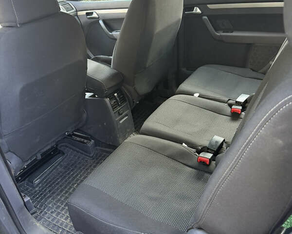 Сірий Фольксваген Туран, об'ємом двигуна 1.97 л та пробігом 270 тис. км за 7900 $, фото 2 на Automoto.ua