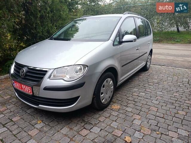 Сірий Фольксваген Туран, об'ємом двигуна 1.6 л та пробігом 216 тис. км за 7700 $, фото 1 на Automoto.ua