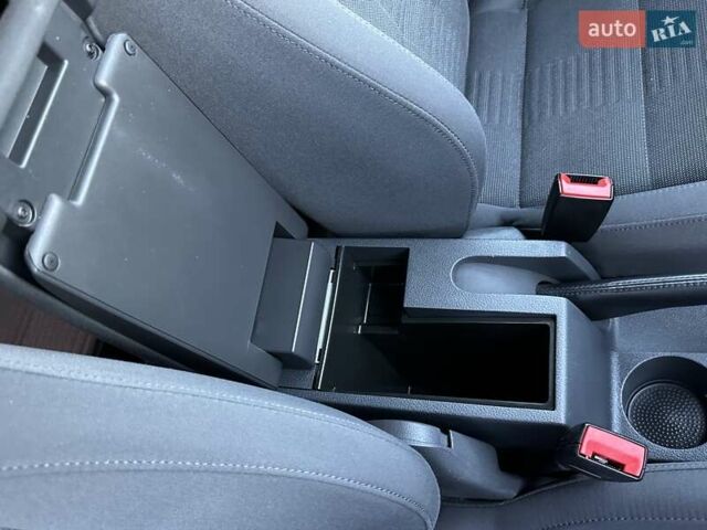 Серый Фольксваген Туран, объемом двигателя 1.4 л и пробегом 142 тыс. км за 8650 $, фото 87 на Automoto.ua