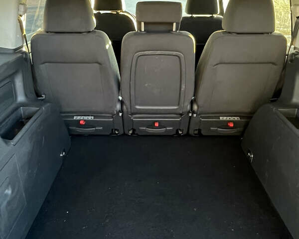 Серый Фольксваген Туран, объемом двигателя 1.39 л и пробегом 196 тыс. км за 7700 $, фото 15 на Automoto.ua