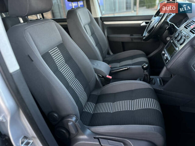 Серый Фольксваген Туран, объемом двигателя 1.6 л и пробегом 236 тыс. км за 8200 $, фото 44 на Automoto.ua