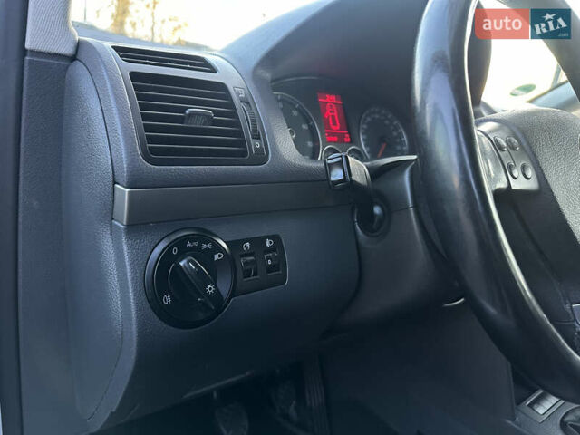 Серый Фольксваген Туран, объемом двигателя 1.6 л и пробегом 236 тыс. км за 8200 $, фото 27 на Automoto.ua