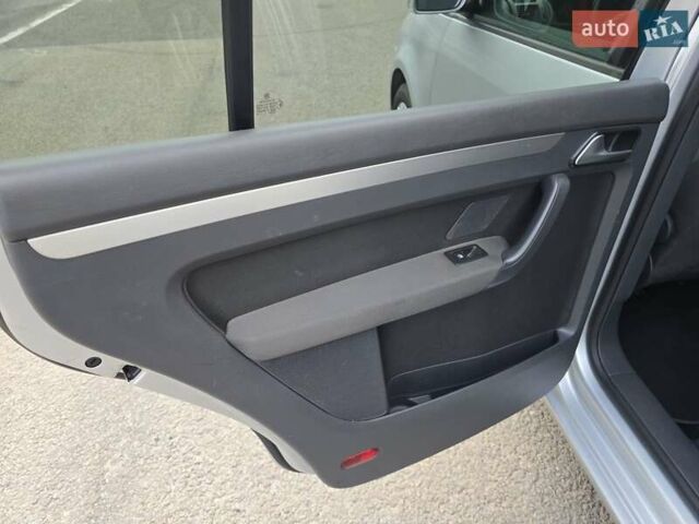 Серый Фольксваген Туран, объемом двигателя 2 л и пробегом 237 тыс. км за 9699 $, фото 31 на Automoto.ua