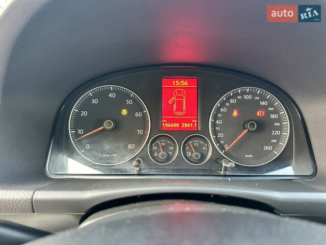 Сірий Фольксваген Туран, об'ємом двигуна 1.6 л та пробігом 196 тис. км за 8199 $, фото 54 на Automoto.ua