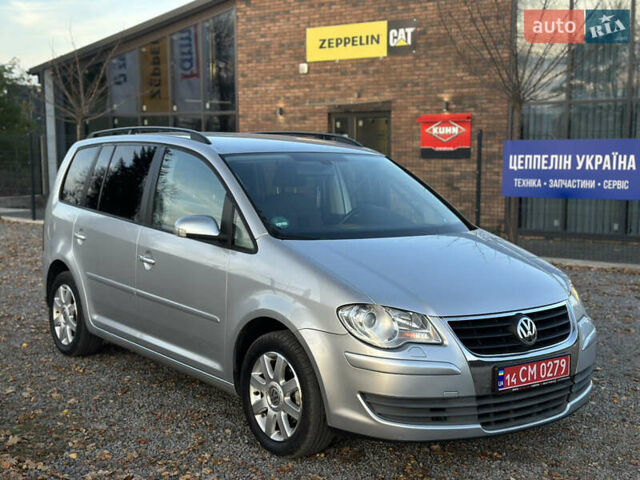 Серый Фольксваген Туран, объемом двигателя 1.6 л и пробегом 236 тыс. км за 8200 $, фото 3 на Automoto.ua