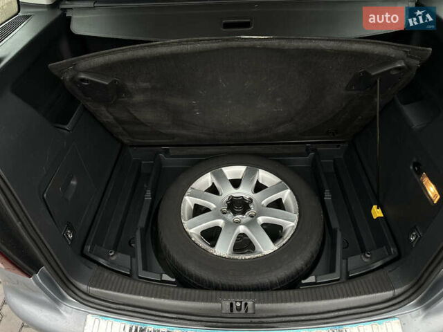 Серый Фольксваген Туран, объемом двигателя 1.4 л и пробегом 240 тыс. км за 6800 $, фото 20 на Automoto.ua