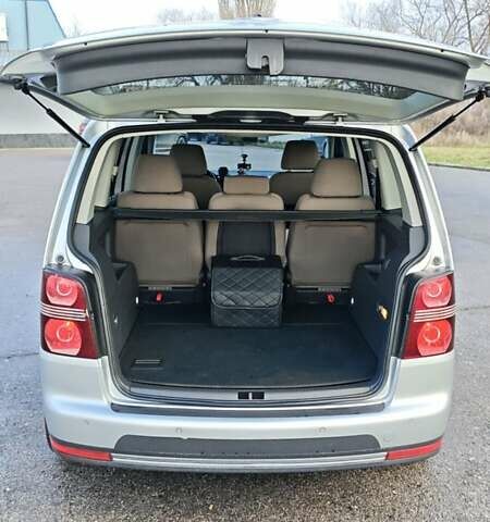 Серый Фольксваген Туран, объемом двигателя 1.97 л и пробегом 313 тыс. км за 7800 $, фото 20 на Automoto.ua