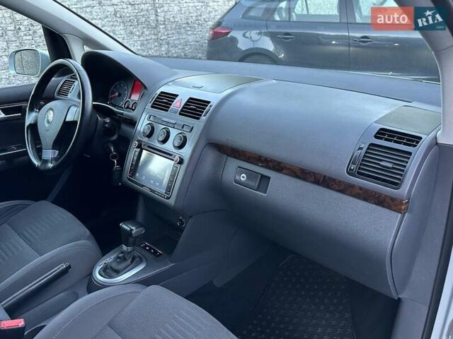 Серый Фольксваген Туран, объемом двигателя 1.4 л и пробегом 142 тыс. км за 8650 $, фото 82 на Automoto.ua