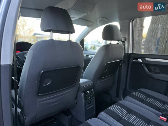 Серый Фольксваген Туран, объемом двигателя 1.6 л и пробегом 236 тыс. км за 8200 $, фото 36 на Automoto.ua