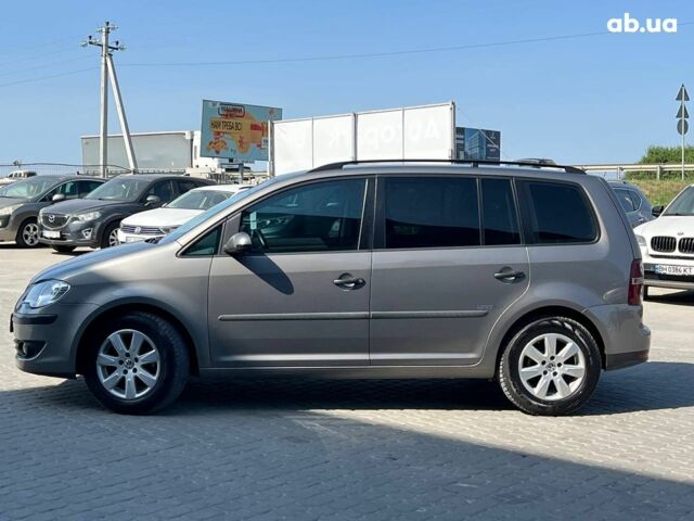 Серый Фольксваген Туран, объемом двигателя 1.6 л и пробегом 254 тыс. км за 7590 $, фото 3 на Automoto.ua