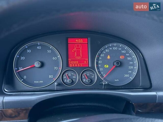 Серый Фольксваген Туран, объемом двигателя 1.4 л и пробегом 142 тыс. км за 8650 $, фото 48 на Automoto.ua