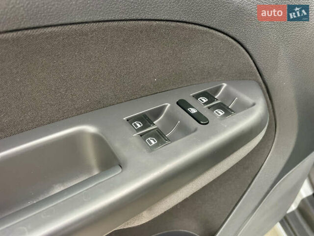 Серый Фольксваген Туран, объемом двигателя 1.6 л и пробегом 220 тыс. км за 8600 $, фото 33 на Automoto.ua