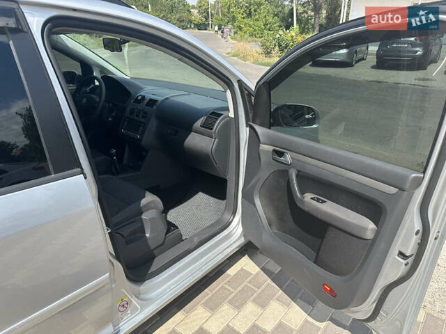 Сірий Фольксваген Туран, об'ємом двигуна 1.39 л та пробігом 216 тис. км за 6500 $, фото 5 на Automoto.ua