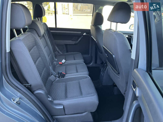 Серый Фольксваген Туран, объемом двигателя 1.4 л и пробегом 188 тыс. км за 6000 $, фото 49 на Automoto.ua