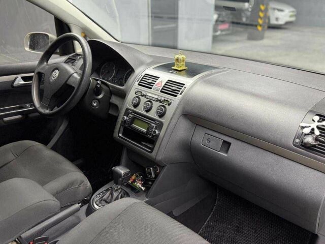 Серый Фольксваген Туран, объемом двигателя 2 л и пробегом 326 тыс. км за 7800 $, фото 12 на Automoto.ua