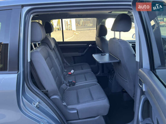 Серый Фольксваген Туран, объемом двигателя 1.4 л и пробегом 188 тыс. км за 6000 $, фото 48 на Automoto.ua