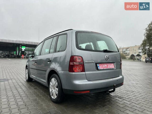 Серый Фольксваген Туран, объемом двигателя 1.4 л и пробегом 240 тыс. км за 6800 $, фото 4 на Automoto.ua