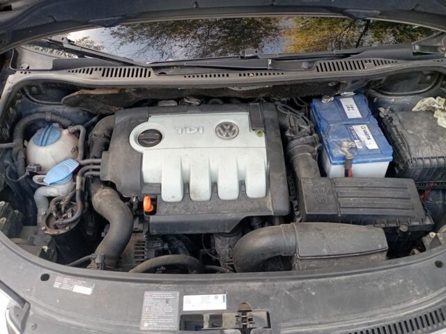 Сірий Фольксваген Туран, об'ємом двигуна 2 л та пробігом 382 тис. км за 5000 $, фото 11 на Automoto.ua